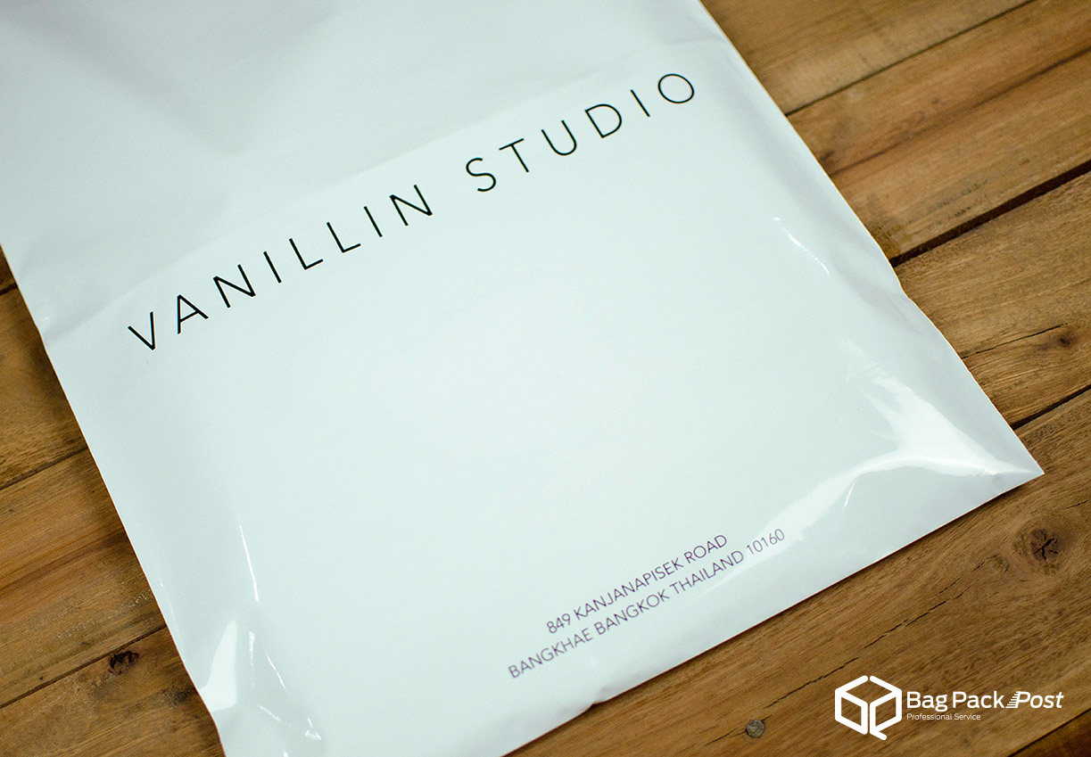 ผลิตถุงไปรษณีย์ ถุงพัสดุ ถุงพัสดุพิมพ์แบรนด์ ซองไปรษณีย์พิมพ์ลาย Vanillin Studio ซองไปรษณีย์สีขาว ถุงไปรษณีย์พิมพ์ลาย 2 BagPackPost