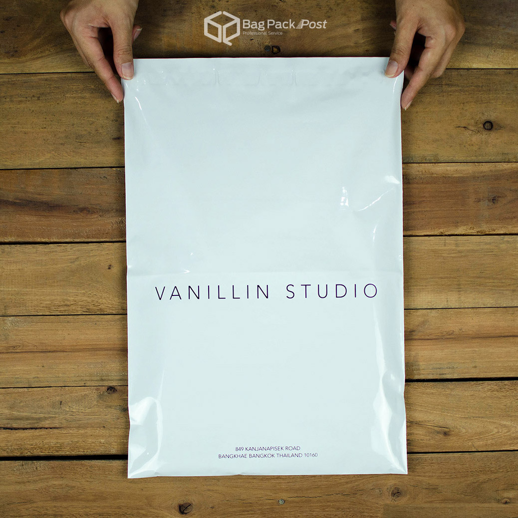 ผลิตถุงไปรษณีย์ ถุงพัสดุ ถุงพัสดุพิมพ์แบรนด์ ซองไปรษณีย์พิมพ์ลาย Vanillin Studio ซองไปรษณีย์สีขาว ถุงไปรษณีย์พิมพ์ลาย 1 BagPackPost