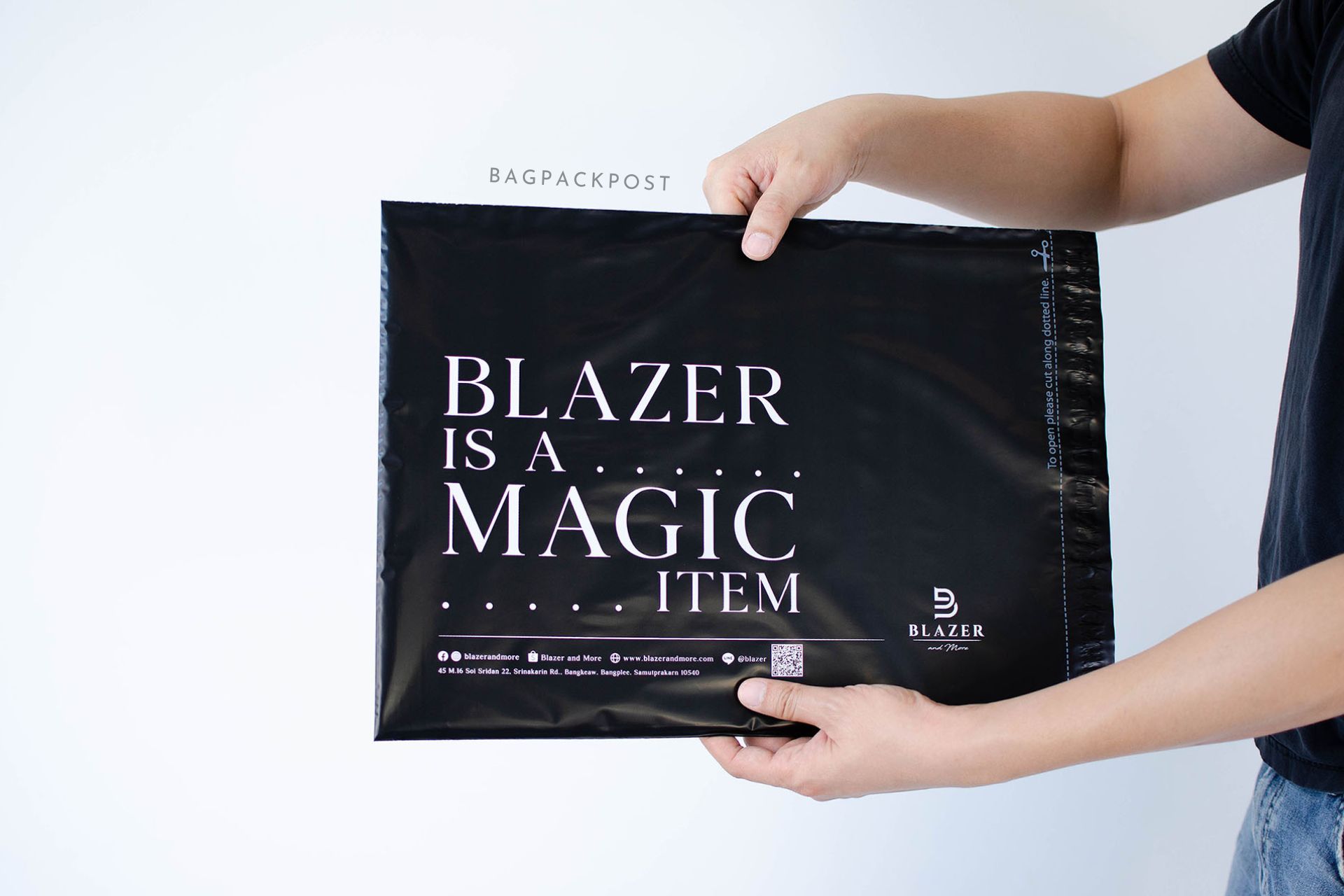 ผลิตถุงไปรษณีย์ ซองไปรษณีย์พิมพ์ลาย Blazer and More ซองไปรษณีย์สีดำ ถุงไปรษณีย์พิมพ์ลาย 1 BagPackPost
