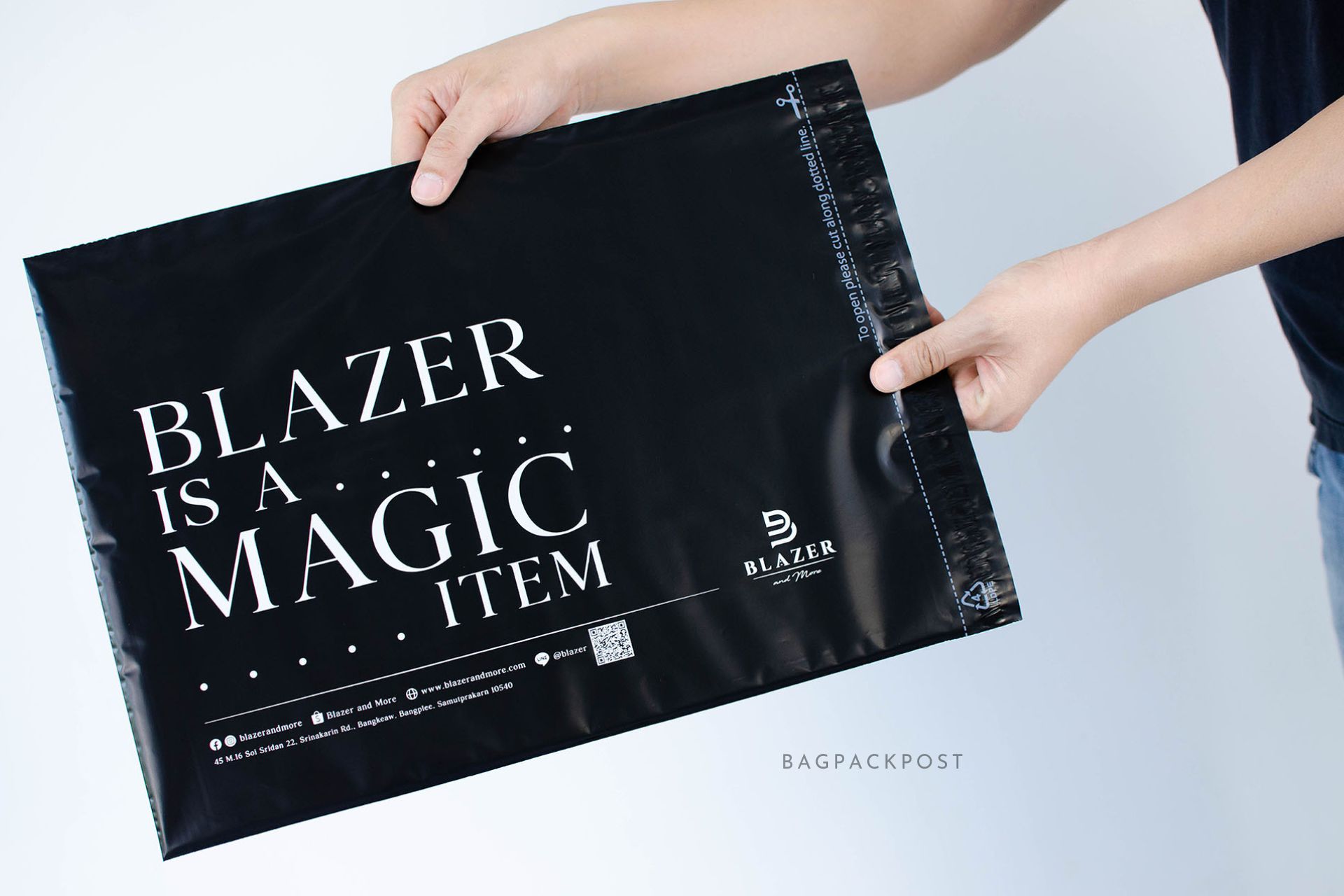 ผลิตถุงไปรษณีย์ ซองไปรษณีย์พิมพ์ลาย Blazer and More ซองไปรษณีย์สีดำ ถุงไปรษณีย์พิมพ์ลาย 2 BagPackPost