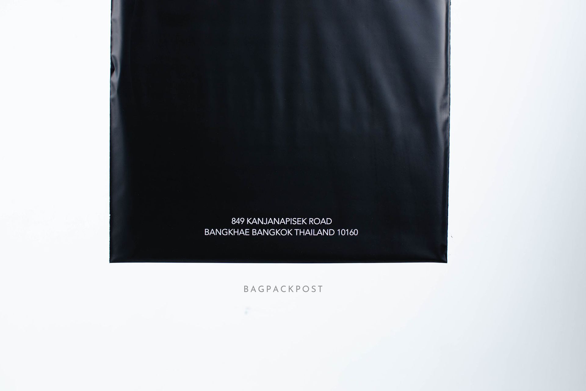 ผลิตถุงไปรษณีย์ ถุงพัสดุ ถุงพัสดุพิมพ์แบรนด์ ซองไปรษณีย์พิมพ์ลาย Vanillin Studio ซองไปรษณีย์สีดำ ถุงไปรษณีย์พิมพ์ลาย 2 BagPackPost
