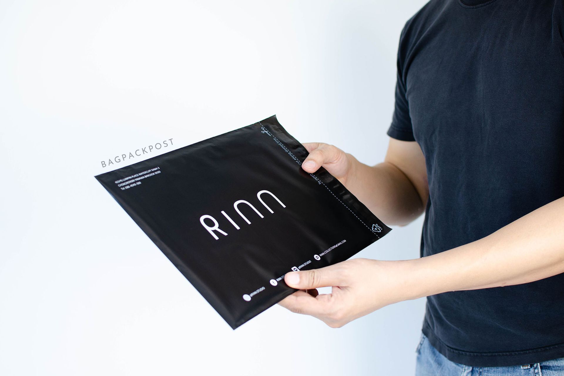 ผลิตถุงไปรษณีย์ ซองไปรษณีย์พิมพ์ลาย Rinn ซองไปรษณีย์สีดำ ถุงไปรษณีย์พิมพ์ลาย 1 BagPackPost