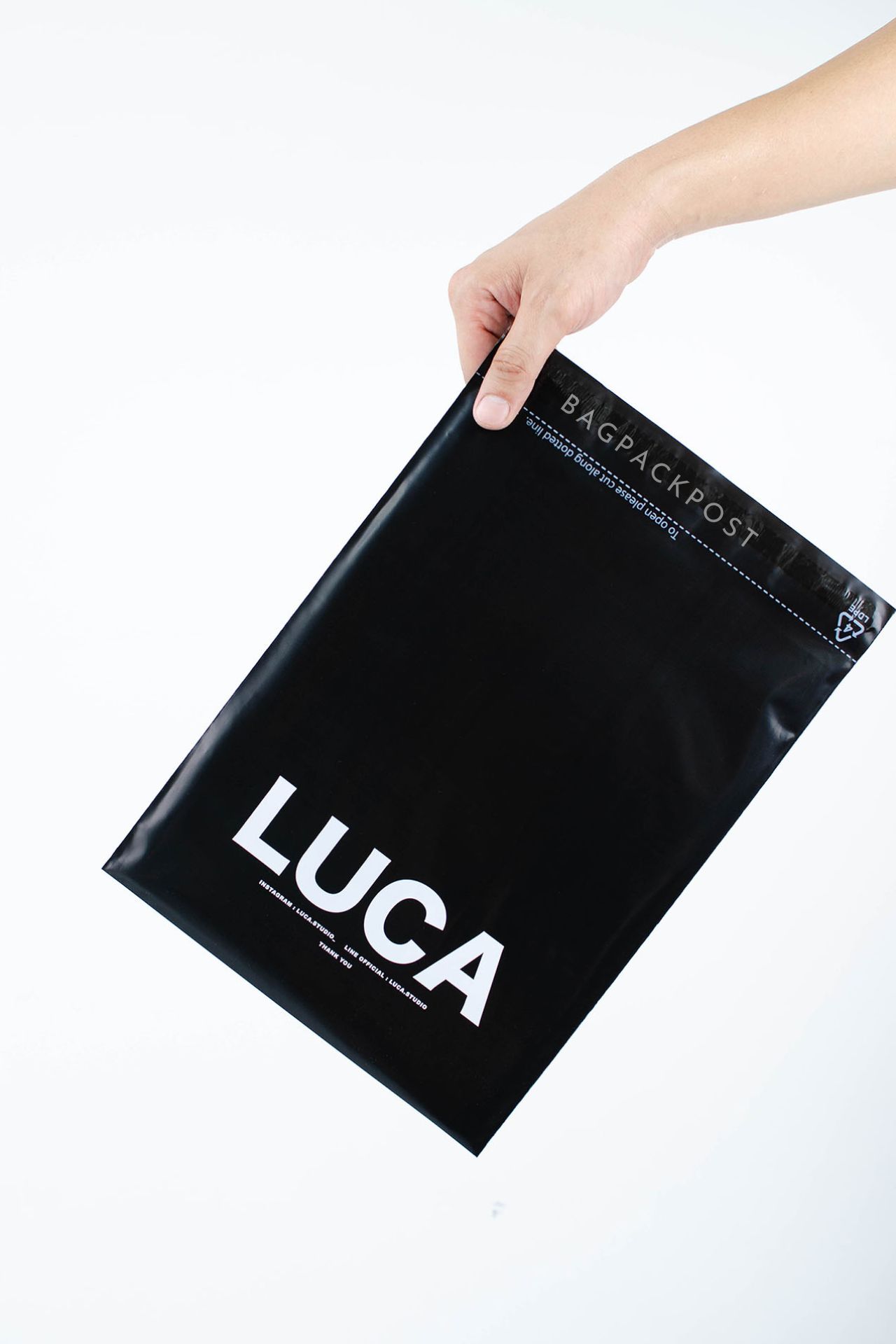 ผลิตถุงไปรษณีย์ ถุงพัสดุ ซองไปรษณีย์พิมพ์ลาย Luca ซองไปรษณีย์สีดำ ถุงไปรษณีย์พิมพ์ลาย 1 BagPackPost
