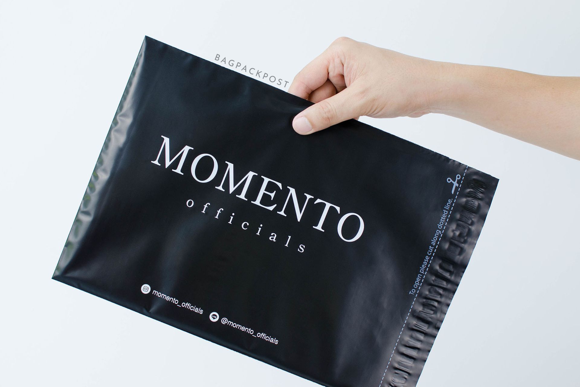 ผลิตถุงไปรษณีย์ ซองไปรษณีย์พิมพ์ลาย แบรนด์ Momento ซองไปรษณีย์สีดำ ถุงไปรษณีย์พิมพ์ลาย 2 BagPackPost