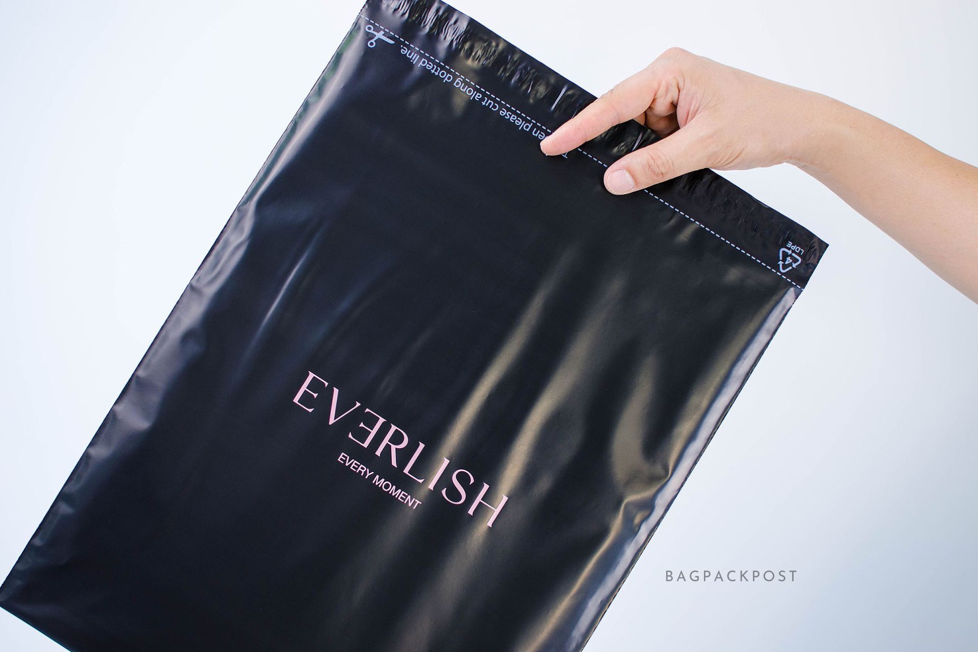 ผลิตถุงไปรษณีย์ ซองไปรษณีย์พิมพ์ลาย EVERLISH ซองไปรษณีย์สีดำ ถุงไปรษณีย์พิมพ์ลาย 4 BagPackPost
