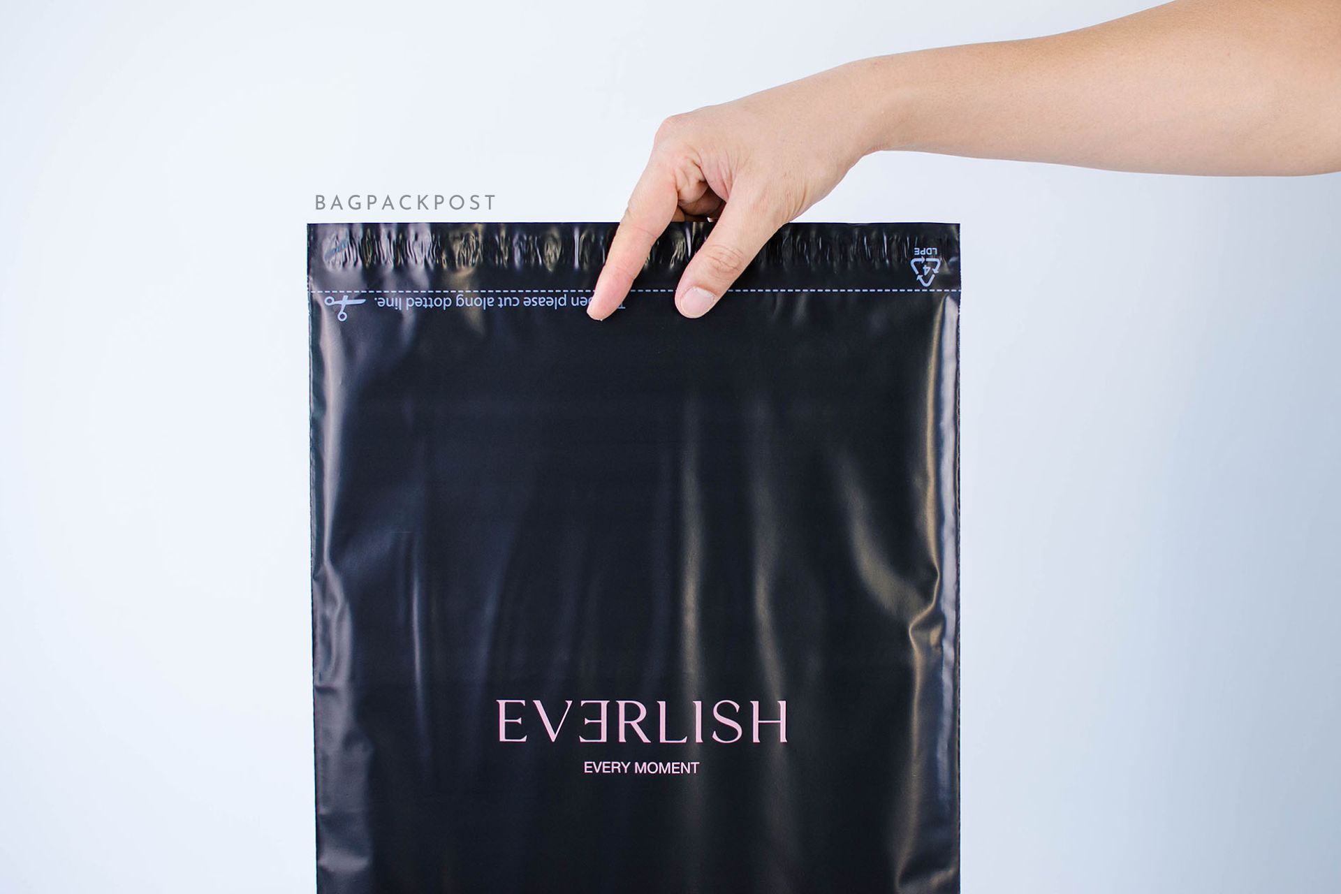 ผลิตถุงไปรษณีย์ ซองไปรษณีย์พิมพ์ลาย EVERLISH ซองไปรษณีย์สีดำ ถุงไปรษณีย์พิมพ์ลาย 2 BagPackPost